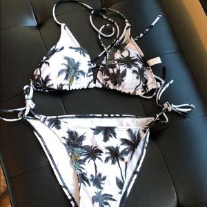 Palm tree pattern bikini size large new never worn